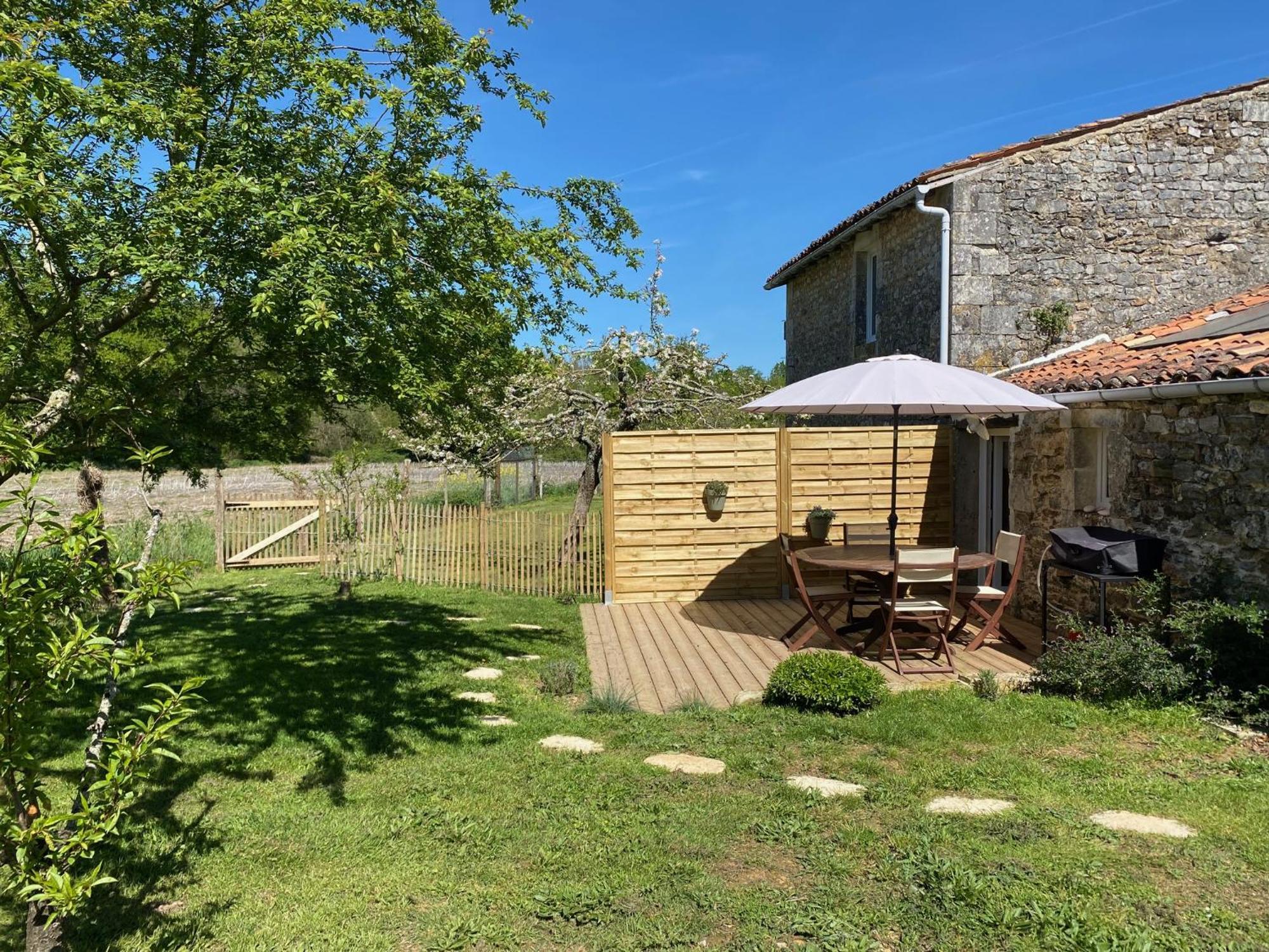 Le Domaine Du Petit Bois, Gite L'Etable Villa Varzay Exterior photo